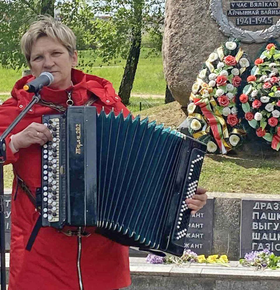 Працоўная слава - Торжественный митинг прошел у братской могилы советских  воинов и жертв фашизма в деревне Пугачи